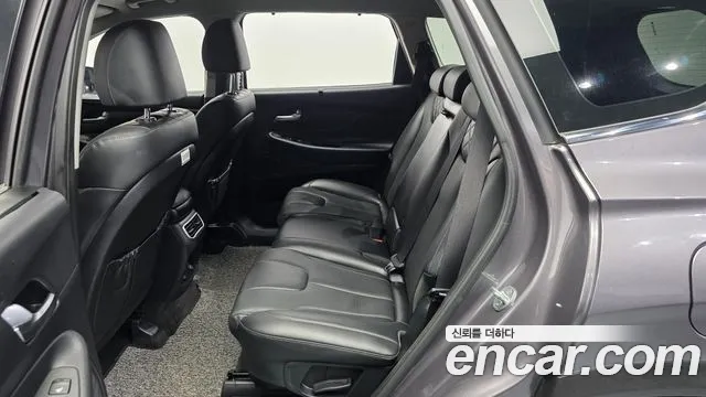 2021 Hyundai The New Santa Fe Diesel 2.2 2WD Sold VIN KMHS381HGMU373127 – exterior detail