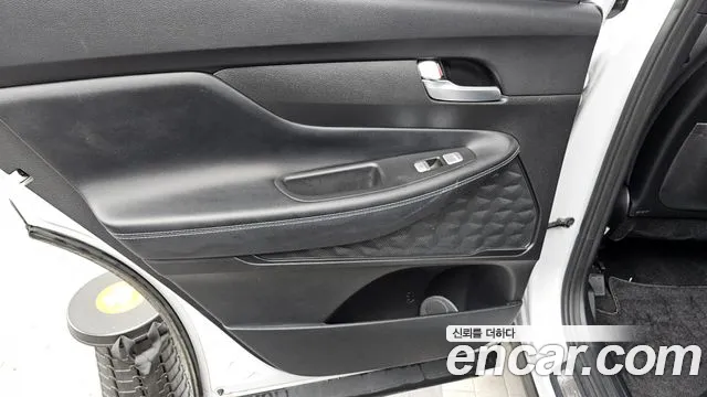 2021 Hyundai The New Santa Fe Diesel 2.2 2WD Sold VIN KMHS581HGMU366377 – exterior detail