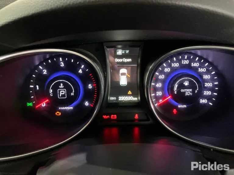 2015 Hyundai Santa Fe Used VIN KMHSU81XSFU444355 – dashboard