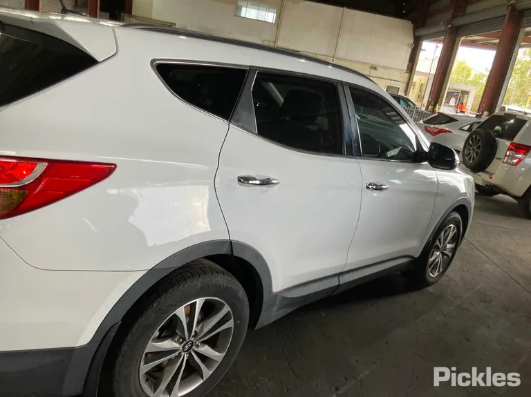 2015 Hyundai Santa Fe Used VIN KMHSU81XSFU444355 – interior seats