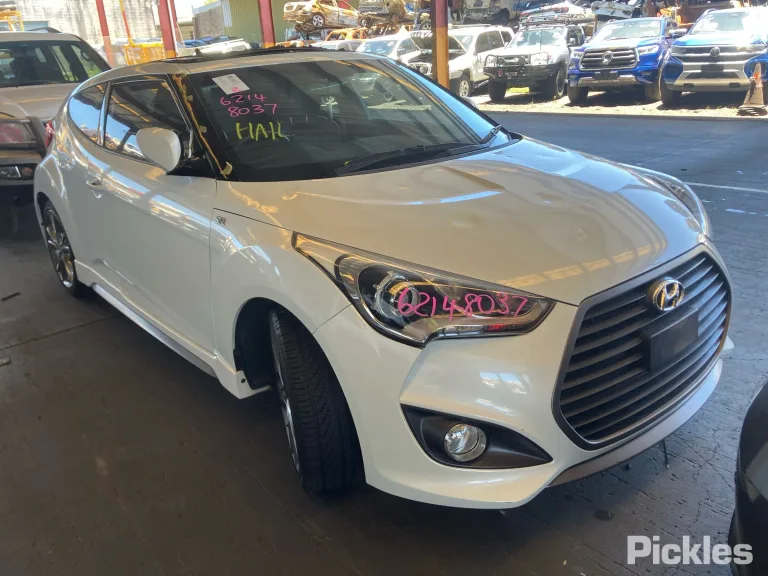 2015 Hyundai Veloster Damaged VIN KMHTC61ELGU267144 – photo 12