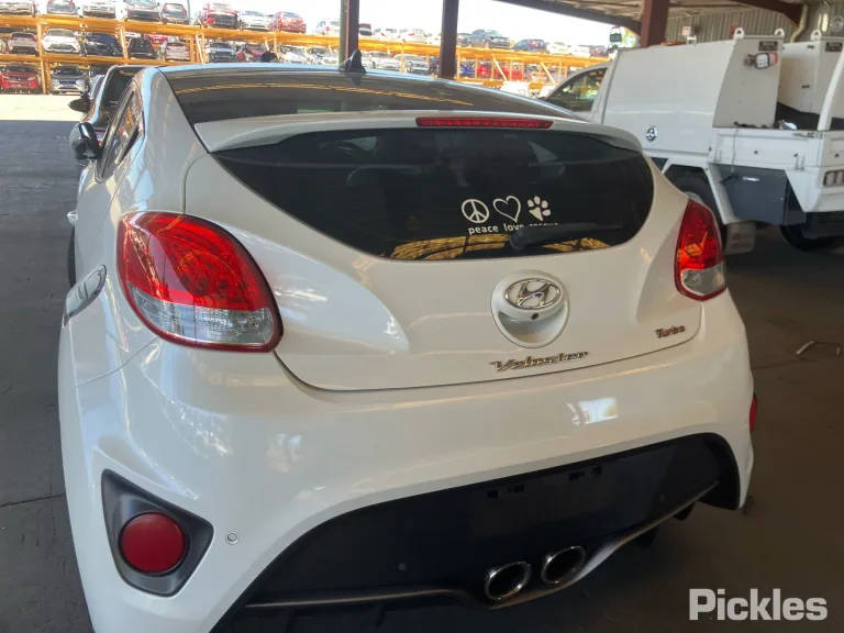 2015 Hyundai Veloster Damaged VIN KMHTC61ELGU267144 – photo 14