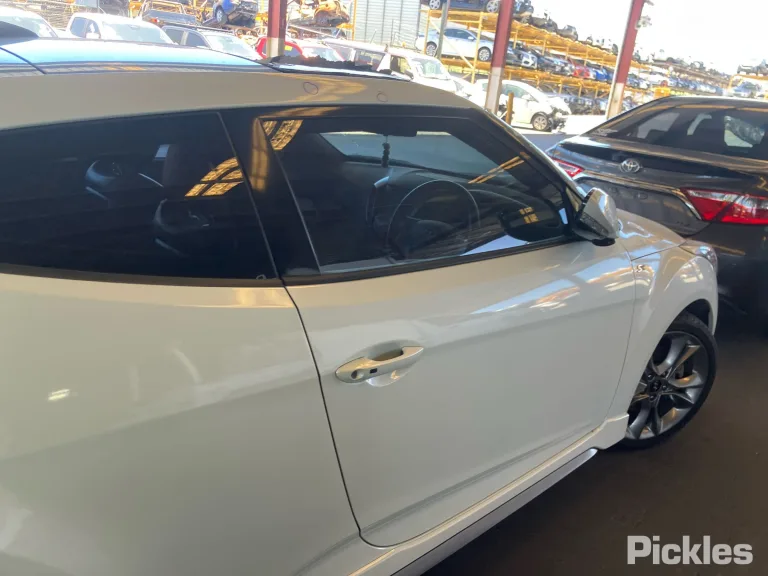 2015 Hyundai Veloster Damaged VIN KMHTC61ELGU267144 – photo 28