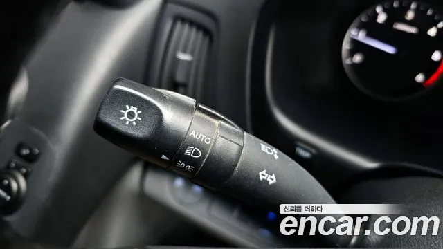 2019 Hyundai The New Grand Starex Urban 9-Seater Sold VIN KMHWG81KBKU043806 – interior seats