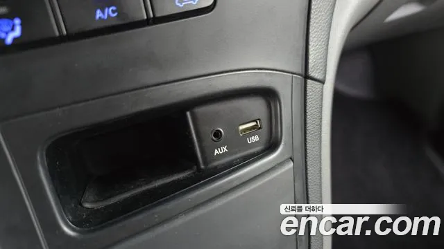 2019 Hyundai The New Grand Starex Urban 9-Seater Sold VIN KMHWG81KBKU044559 – dashboard