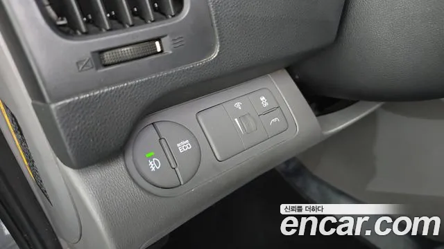 2019 Hyundai The New Grand Starex Urban 9-Seater Sold VIN KMHWG81KBKU044559 – engine bay