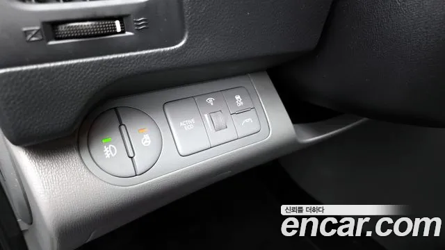 2018 Hyundai The New Grand Starex Urban 9-Seater Sold VIN KMHWH81KBJU979232 – interior seats