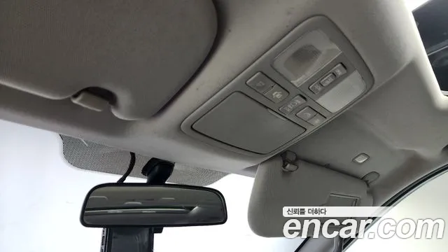 2020 Hyundai The New Grand Starex Urban 9-Seater Sold VIN KMHWH81KBLU134843 – interior seats