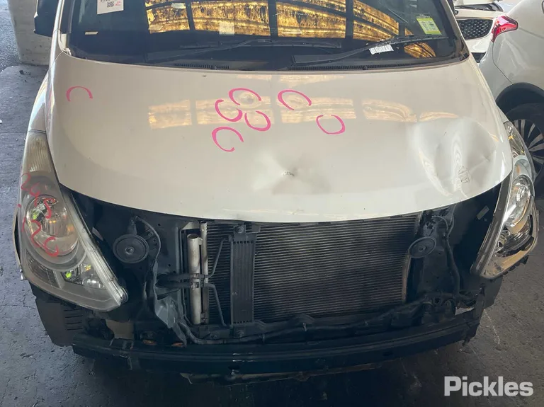 2015 Hyundai iMax - VIN KMHWH81RMFU745236 2015 Hyundai iMax VIN KMHWH81RMFU745236