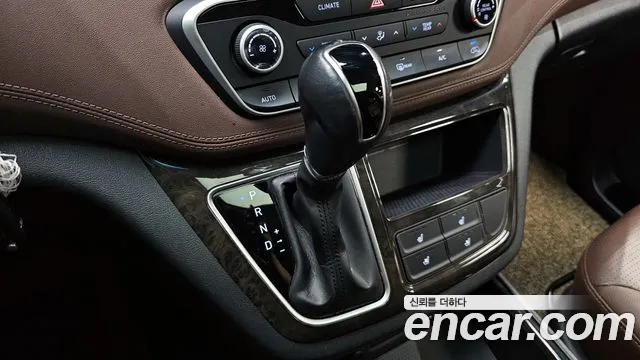 2019 Hyundai The New Grand Starex Urban 9-Seater Sold VIN KMHWK81KBKU008448 – front exterior