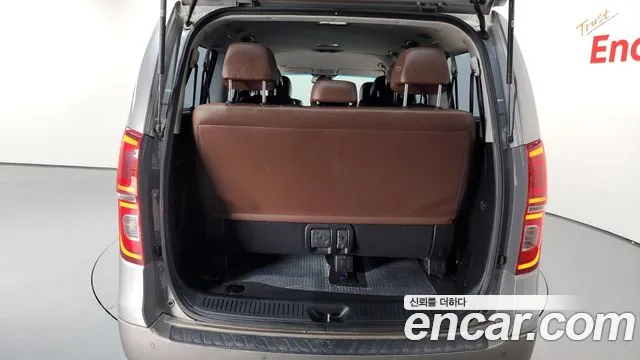2019 Hyundai The New Grand Starex Urban 9-Seater Sold VIN KMHWK81KBKU024061 – trunk area