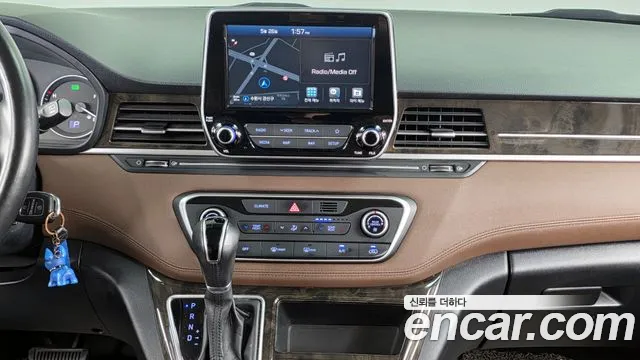 2019 Hyundai The New Grand Starex 4WD Urban 9-Seater Sold VIN KMHWK81KDKU008639 – dashboard