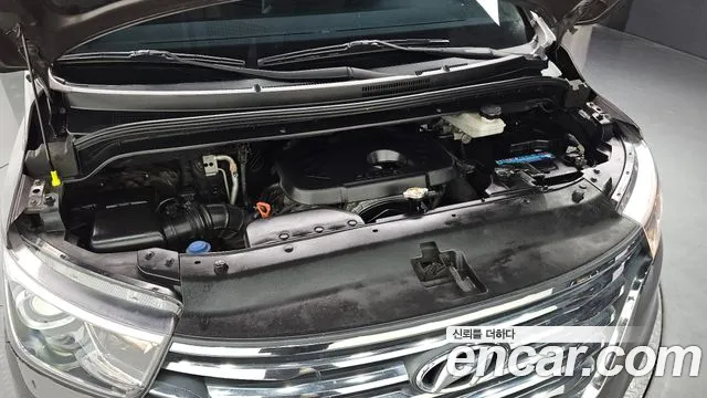 2019 Hyundai The New Grand Starex 4WD Urban 9-Seater Sold VIN KMHWK81KDKU090752 – dashboard