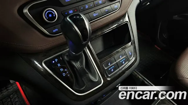 2021 Hyundai The New Grand Starex 4wd Urban 9-Seater Sold VIN KMHWK81KDMU159701 – front exterior