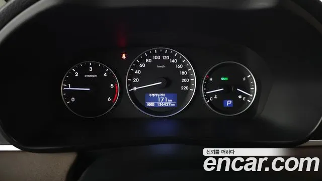 2021 Hyundai The New Grand Starex 4WD Urban 9-Seater Sold VIN KMHWK81KDMU164989 – interior seats
