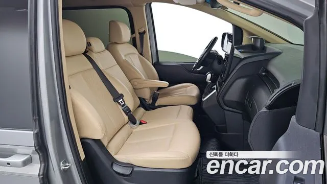 2023 Hyundai Staria 4WD Tourer 9-Seater Sold VIN KMHYA811DPU078968 – rear exterior