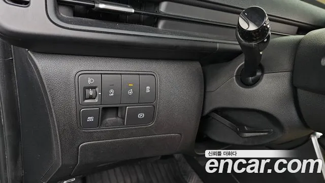 2023 Hyundai Staria 4WD Tourer 9-Seater Sold VIN KMHYA811DPU078968 – dashboard
