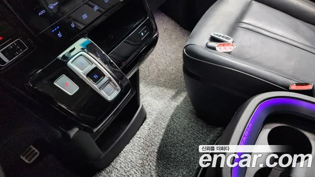 2022 Hyundai Staria Lounge 7-Seater Sold VIN KMHYD811BNU033180 – rear exterior