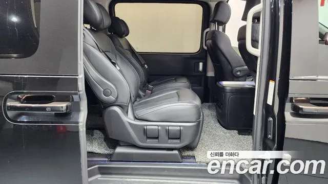 2022 Hyundai Staria Lounge 7-Seater Sold VIN KMHYD811BNU033180 – side profile