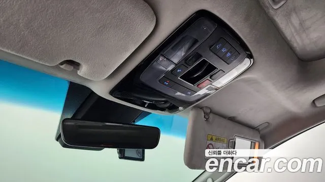 2022 Hyundai Staria Lounge 7-Seater Sold VIN KMHYD811BNU033180 – interior seats