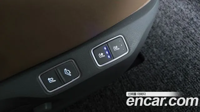 2023 Hyundai Staria 4WD Lounge 7-Seater Sold VIN KMHYD811DPU077168 – rear exterior