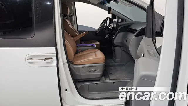2022 Hyundai Staria L3.5 Lounge 7-Seater Sold VIN KMHYD813BNU035806 – front exterior