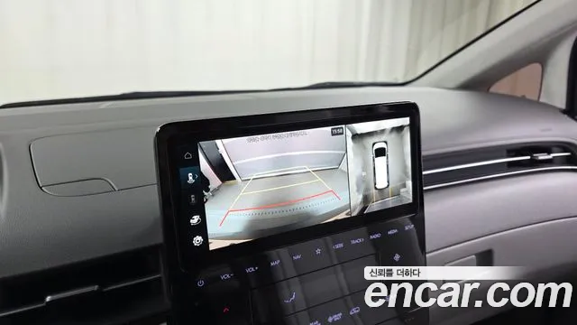 2025 Hyundai Staria HEV 1.6 Lounge 7-Seater Sold VIN KMHYD81ABSU000178 – exterior detail