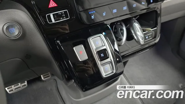 2025 Hyundai Staria HEV 1.6 Lounge 7-Seater Sold VIN KMHYD81ABSU000180 – front exterior 2025 Hyundai Staria HEV 1.6 Lounge 7-Seater Sold VIN KMHYD81ABSU000180 – front exterior