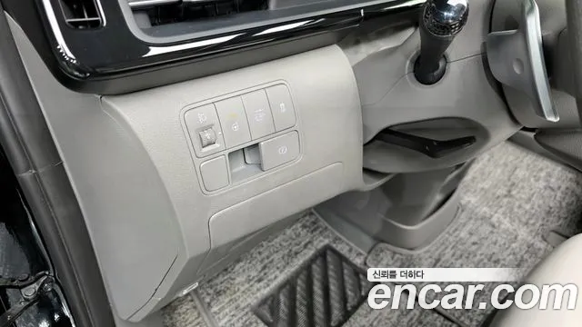 2025 Hyundai Staria HEV 1.6 Lounge 7-Seater Sold VIN KMHYD81ABSU001660 – dashboard