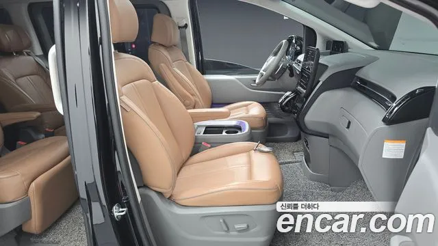 2025 Hyundai Staria HEV 1.6 Lounge 7-Seater Sold VIN KMHYD81ABSU001753 – interior seats