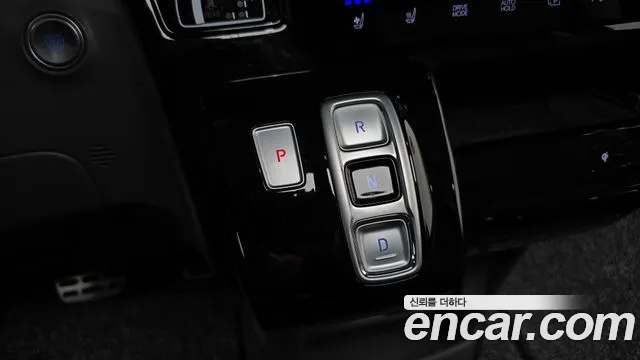 2025 Hyundai Staria HEV 1.6 Lounge 7-Seater Sold VIN KMHYD81ABSU001753 – exterior detail