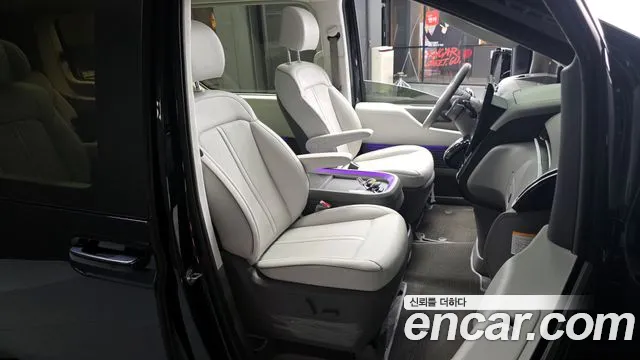 2025 Hyundai Staria HEV 1.6 Lounge 7-Seater Sold VIN KMHYD81ABSU008042 – dashboard