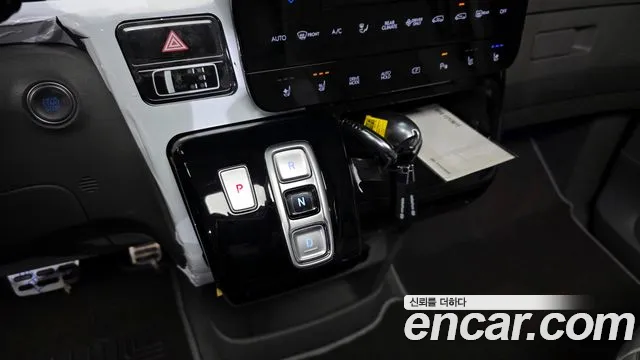 2025 Hyundai Staria HEV 1.6 Lounge 7-Seater Sold VIN KMHYD81ABSU008042 – trunk area