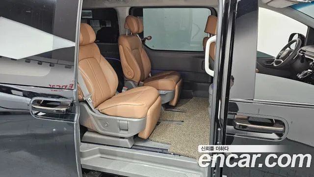 2025 Hyundai Staria HEV 1.6 Lounge 7-Seater Sold VIN KMHYD81ABSU010480 – trunk area 2025 Hyundai Staria HEV 1.6 Lounge 7-Seater Sold VIN KMHYD81ABSU010480 – trunk area
