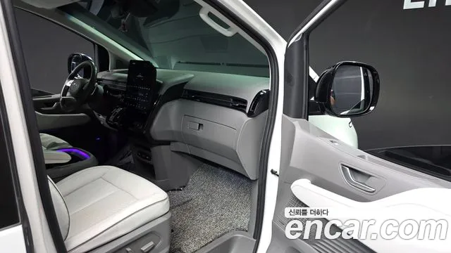 2022 Hyundai Staria 4WD Lounge 9-Seater Sold VIN KMHYF811DNU041982 – rear exterior