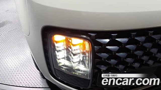 2022 Hyundai Staria 4WD Lounge 9-Seater Sold VIN KMHYF811DNU041982 – exterior detail