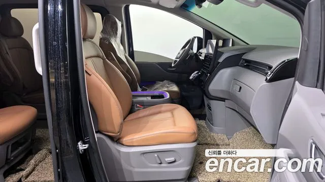 2024 Hyundai Staria 4WD Lounge 9-Seater Sold VIN KMHYF811DRU169529 – rear exterior