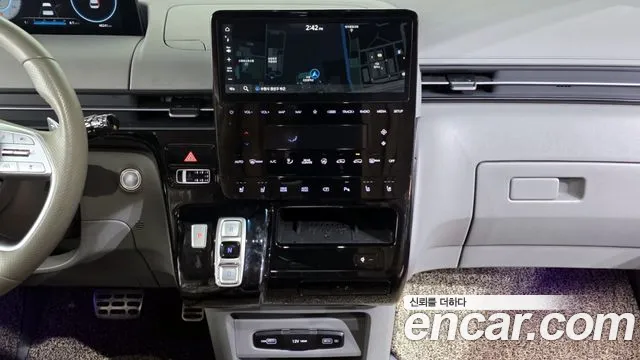 2024 Hyundai Staria 4WD Lounge 9-Seater Sold VIN KMHYF811DRU169529 – exterior detail