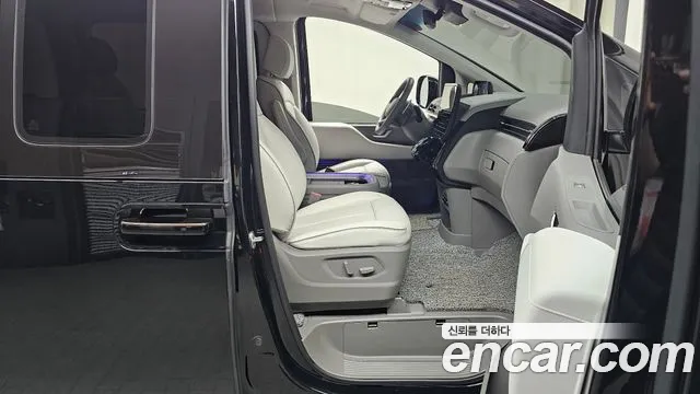 2025 Hyundai Staria 4wd Lounge 9-Seater Sold VIN KMHYF811DSU188708 – front exterior