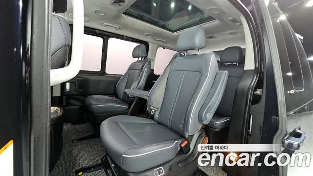 2025 Hyundai Staria 4wd Lounge 9-Seater Sold VIN KMHYF811DSU198726 – front exterior