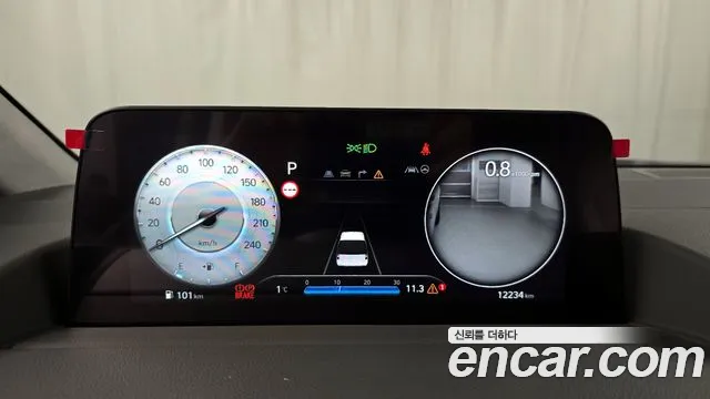 2025 Hyundai Staria 4wd Lounge 9-Seater Sold VIN KMHYF811DSU220923 – front exterior