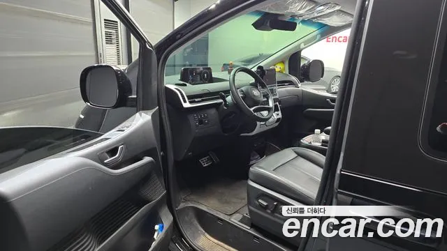 2025 Hyundai Staria 4WD Lounge 9-Seater Sold VIN KMHYF811DSU235624 – rear exterior