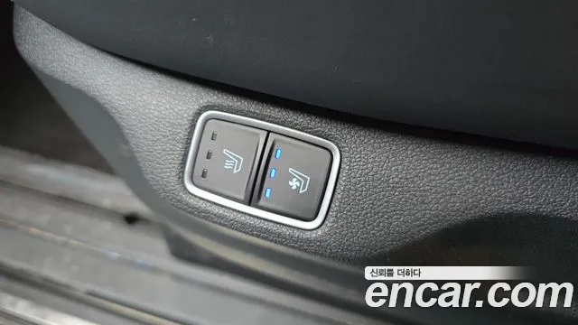 2025 Hyundai Staria 4WD Lounge 9-Seater Sold VIN KMHYF811DSU235624 – side profile