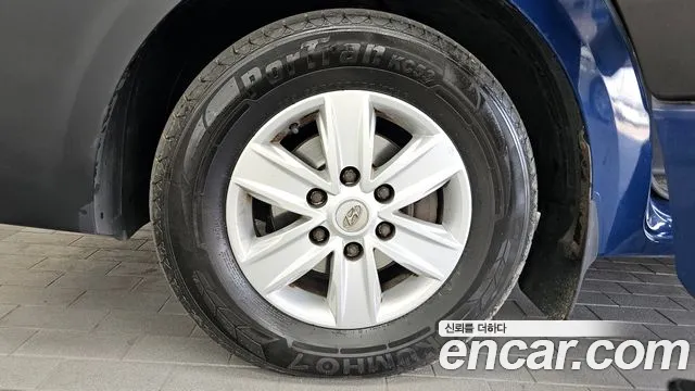 2018 Hyundai Solati 15-seater Sold VIN KMJUG17RPJC002275 – trunk area 2018 Hyundai Solati 15-seater Sold VIN KMJUG17RPJC002275 – trunk area