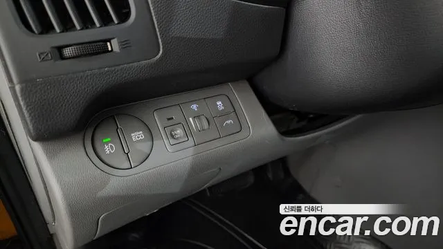 2017 Hyundai Grand Starex Guard car of children Sold VIN KMJWA37KBHU889963 – dashboard