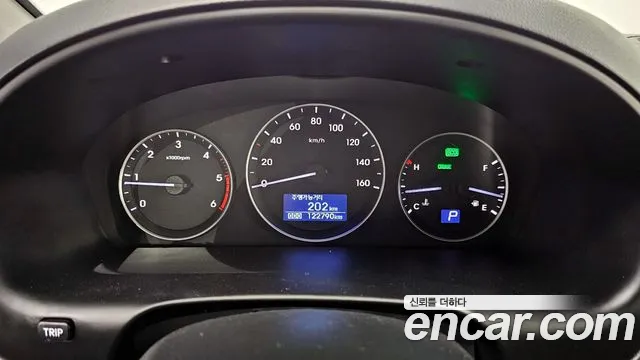 2017 Hyundai Grand Starex 12-Seater Wagon Sold VIN KMJWA37KBHU914919 – front exterior