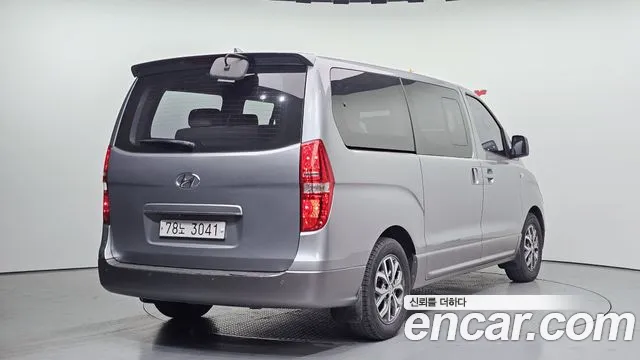 2017 Hyundai Grand Starex 12-Seater Wagon VIN KMJWA37KBHU923949