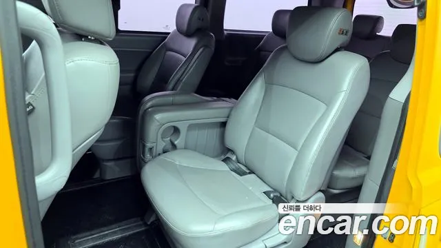 2018 Hyundai The New Grand Starex Wagon 12-Seater Sold VIN KMJWA37KBJU974477 – trunk area