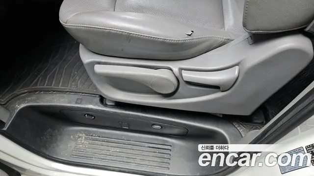 2018 Hyundai The New Grand Starex Wagon 12-Seater Sold VIN KMJWA37KBJU985998 – side profile