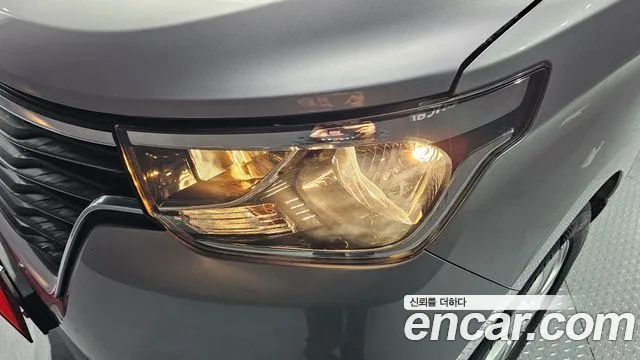 2019 Hyundai The New Grand Starex Wagon 11-Seater Sold VIN KMJWA37KBKU001403 – interior seats